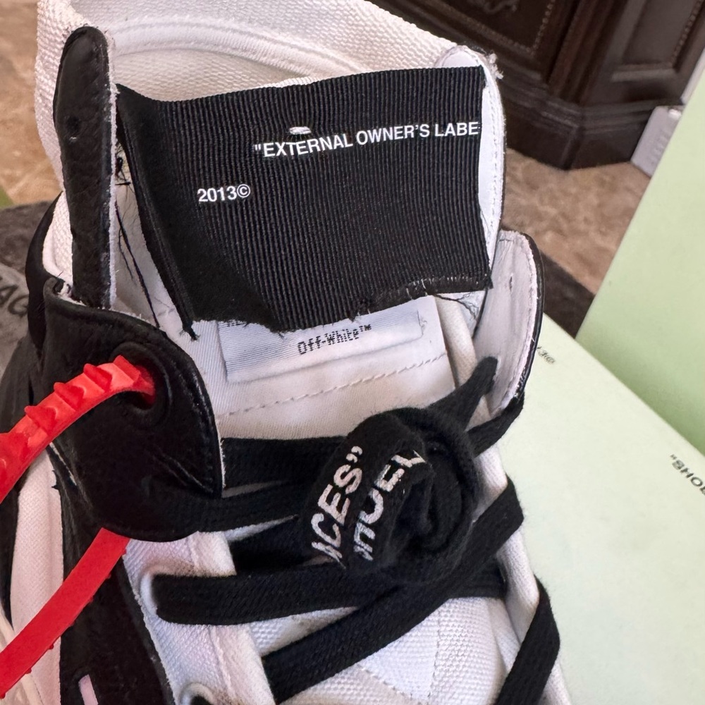 Off-White Virgil Abloh - Picture 4 of 8